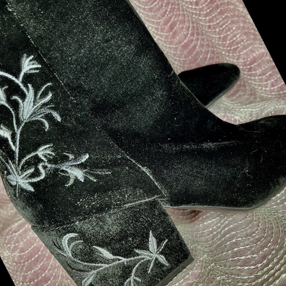 New Kenneth Cole RENNA 8M BLACK Velvet Boots Booties Embroidery STEVIE NICKS ish - Picture 3 of 16